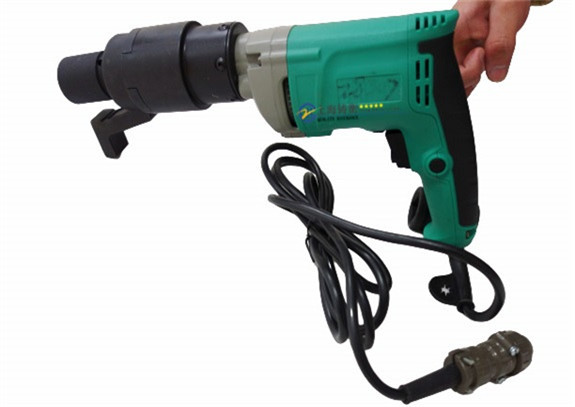 鎖緊高強度螺栓的電動扭矩扳手